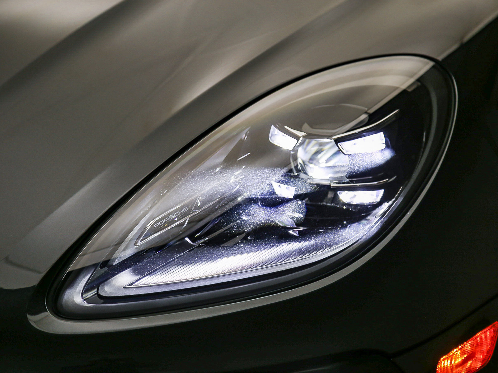 Certified 2026 Porsche Macan AWD/4WD image 11