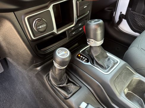 Used 2021 Jeep Wrangler Unlimited Sport AWD/4WD image 32