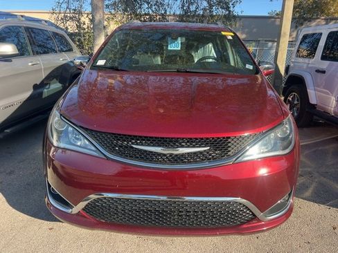 Used 2020 Chrysler Pacifica Limited image 2