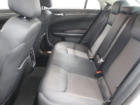 Used 2022 Chrysler 300 Touring image 13