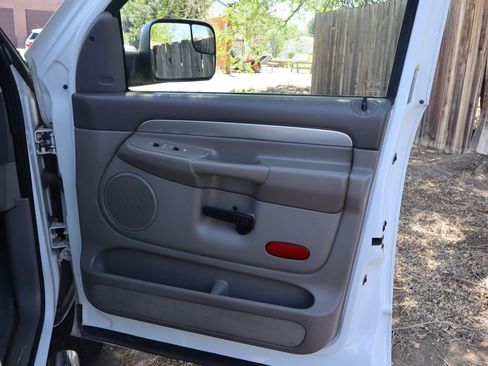 Used 2005 Dodge Ram 2500 Truck SLT image 26