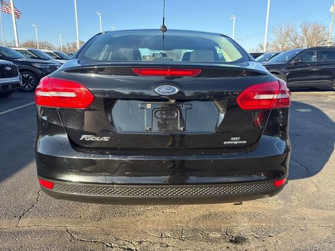 Used 2016 Ford Focus SE w/ SE Power Seat Package image 9