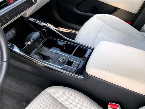 Used 2024 Kia Sorento SX FWD image 15