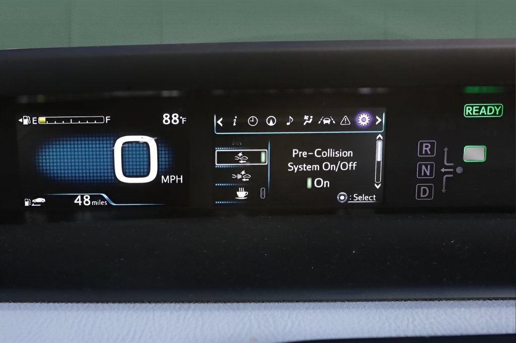 Used 2020 Toyota Prius Prime XLE FWD image 3