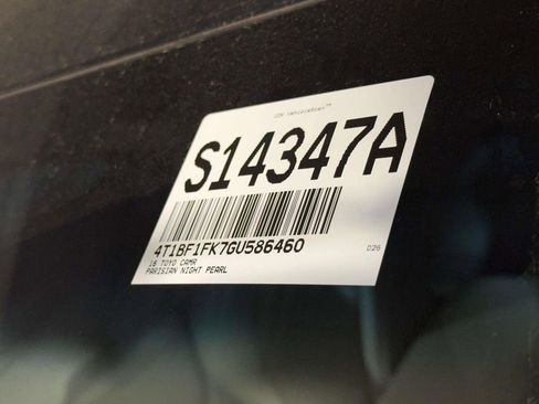 Used 2016 Toyota Camry XLE w/ Moonroof Package FWD image 9