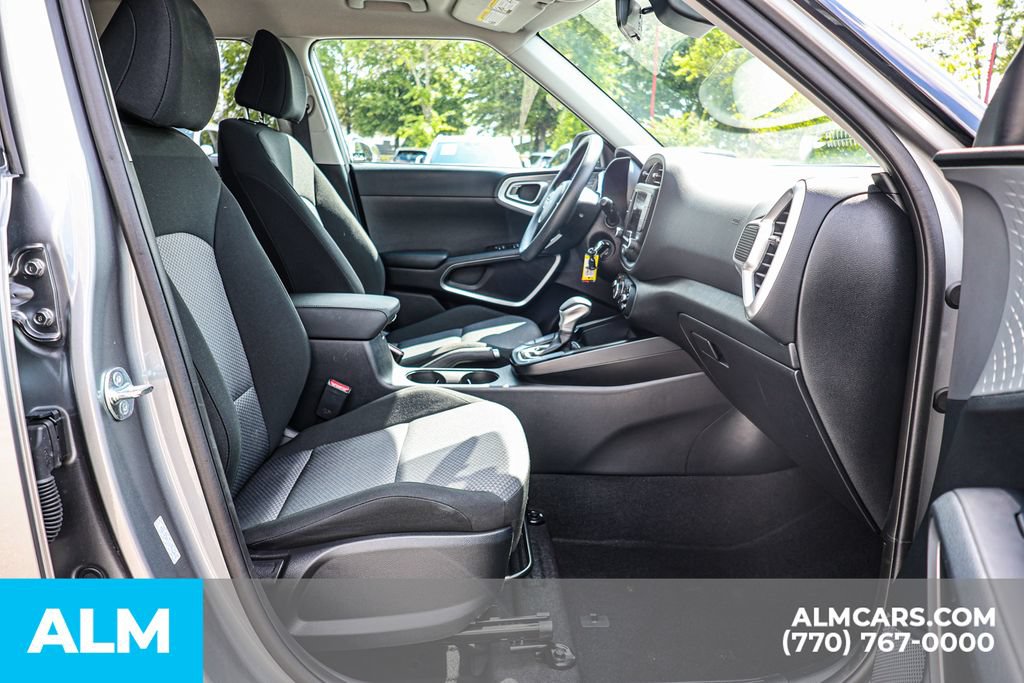 Used 2025 Kia Soul LX w/ LX Technology Package FWD image 20