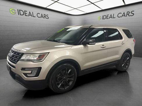 Used 2017 Ford Explorer XLT w/ Equipment Group 202A FWD image 1