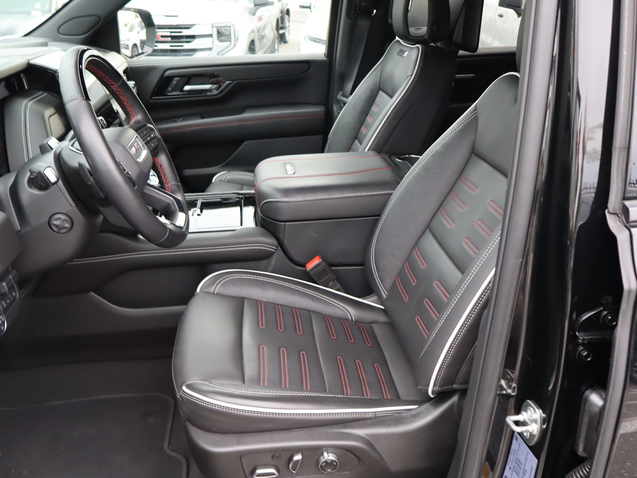 Used 2025 GMC Yukon AT4 Ultimate AWD/4WD image 20