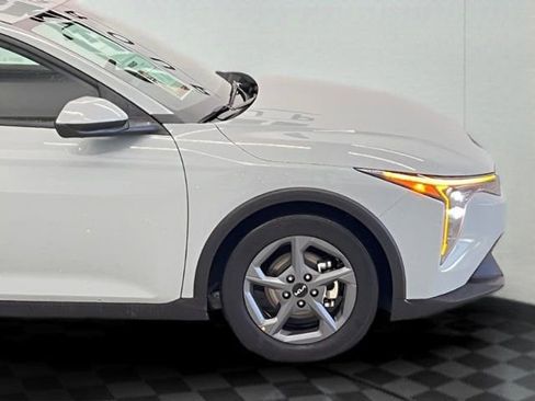 Used 2025 Kia K4 LXS image 10