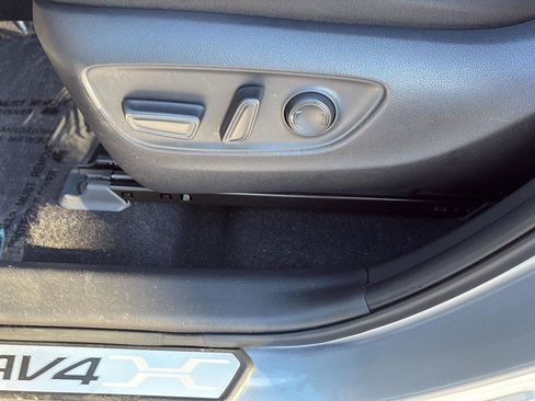 Used 2024 Toyota RAV4 SE image 8