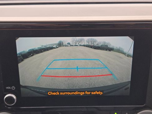 Used 2023 Toyota Highlander L image 17