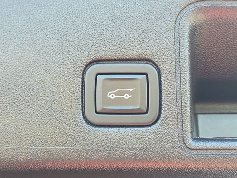 Used 2024 GMC Terrain SLT w/ LPO, Floor Liner Package AWD/4WD image 16