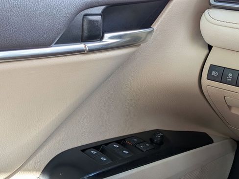 Used 2020 Toyota Camry LE image 4