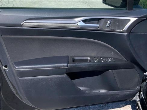 Used 2018 Ford Fusion SE w/ Fusion SE Technology Package FWD image 25