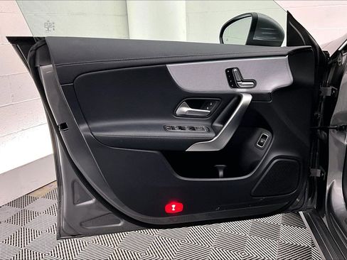 Used 2022 Mercedes-Benz CLA 250 image 24