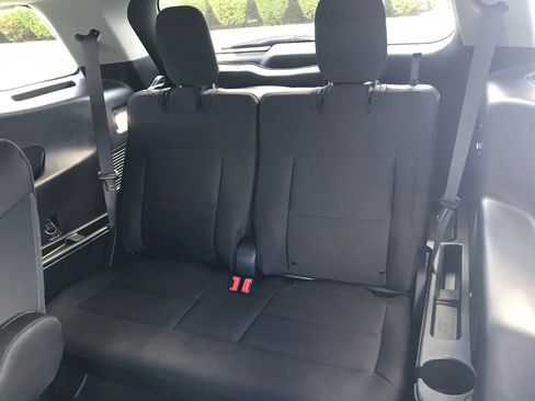 Used 2022 Ford Explorer XLT image 4