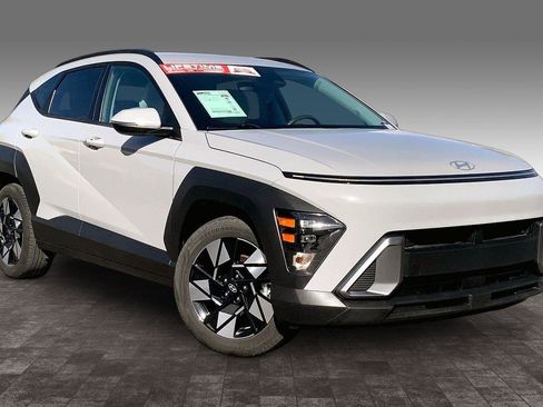 Used 2024 Hyundai Kona SEL FWD image 3