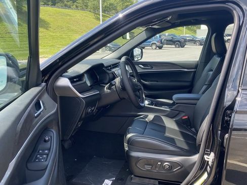 New 2025 Jeep Grand Cherokee L Limited w/ Trailer Tow Package image 16