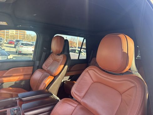 Used 2018 Lincoln Navigator Reserve w/ Technology Package image 18