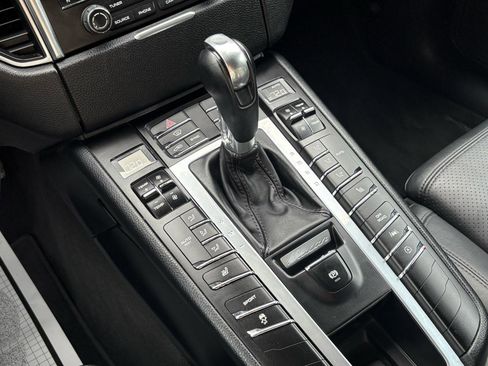 Used 2017 Porsche Macan AWD/4WD image 22