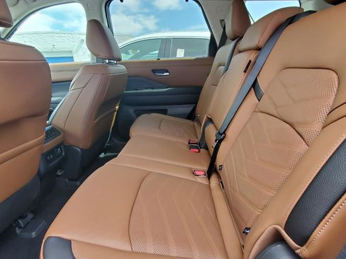 Used 2025 Nissan Pathfinder Platinum w/ Cargo Package image 5