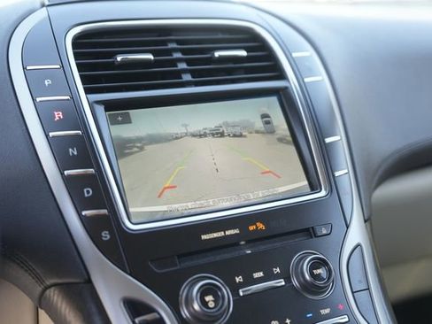 Used 2019 Lincoln Nautilus Select image 26