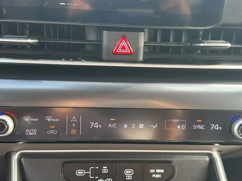 Used 2025 Kia Carnival LXS image 25