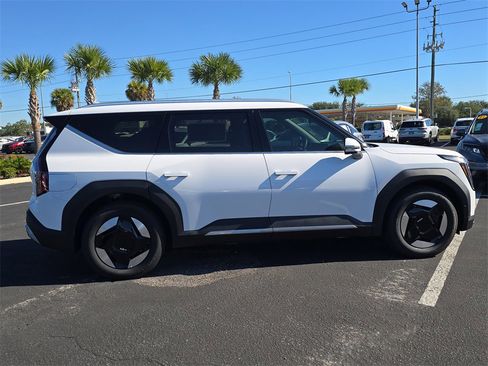 New 2026 Kia EV9 Wind image 9