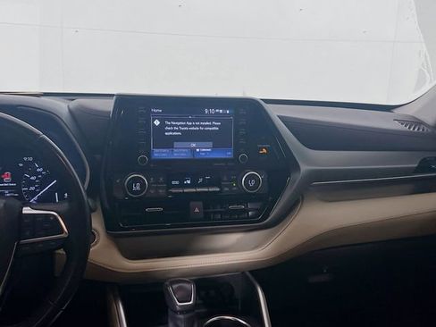 Used 2021 Toyota Highlander XLE image 23