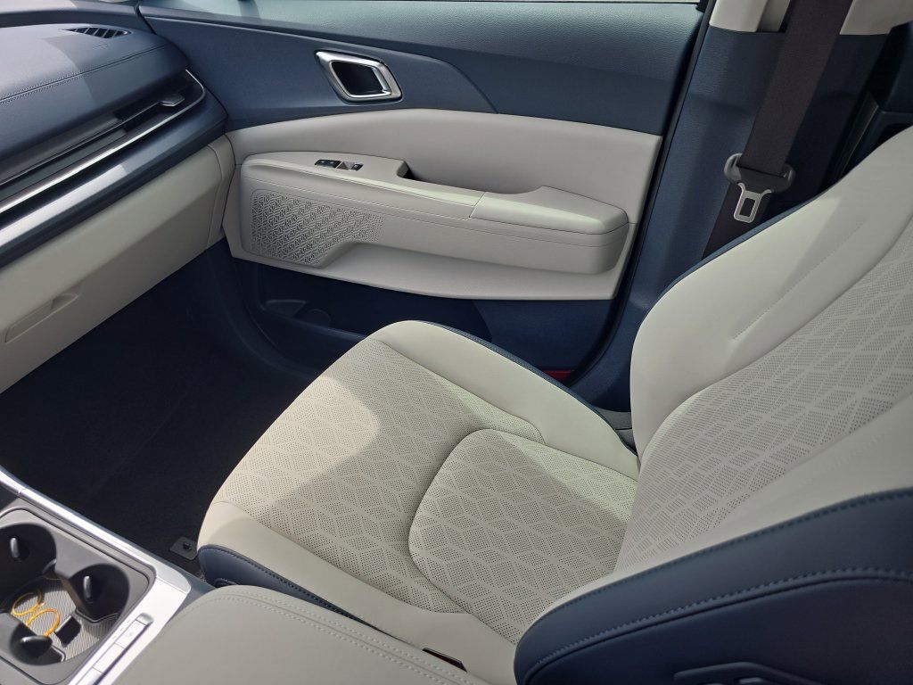 New 2026 Kia Carnival EX FWD image 16