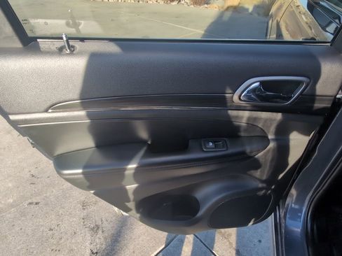 Used 2020 Jeep Grand Cherokee Limited X image 26