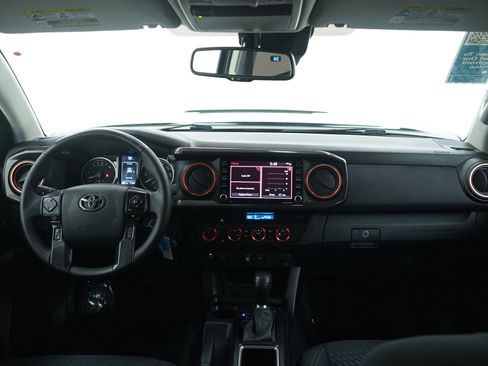 Used 2021 Toyota Tacoma SR5 w/ Trail Edition image 13