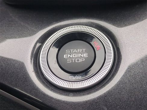 Used 2023 Jeep Grand Cherokee Laredo image 32