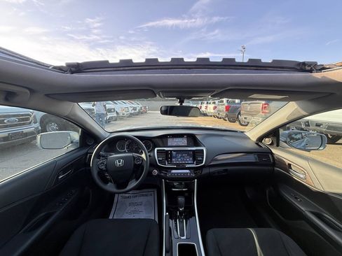 Used 2016 Honda Accord EX image 18