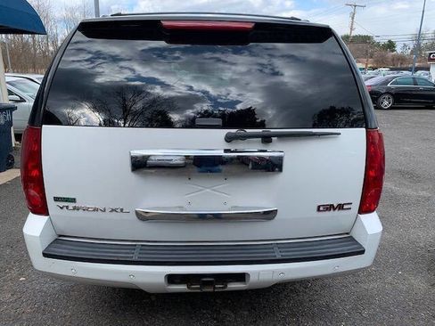 Used 2007 GMC Yukon XL SLT w/ SLT Preferred Equipment Group image 13