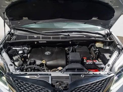 Certified 2017 Toyota Sienna SE image 26