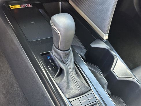 Used 2025 Toyota Camry SE w/ Convenience Package image 18