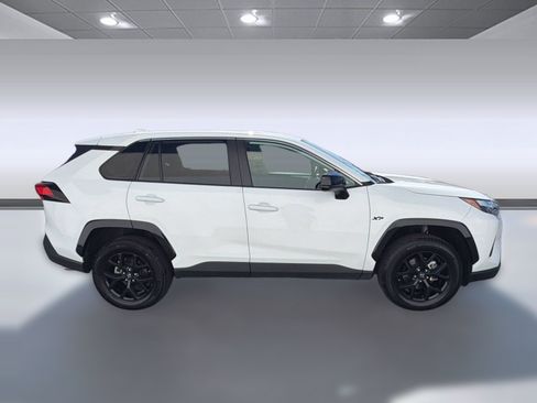 Used 2024 Toyota RAV4 LE FWD image 8