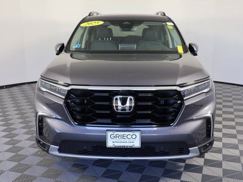 Used 2025 Honda Pilot Elite image 3