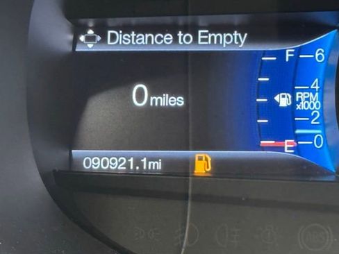 Used 2017 Ford Edge Titanium w/ Technology Package FWD image 10