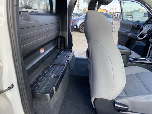 Used 2020 Toyota Tacoma SR RWD image 17