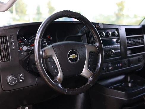 Used 2017 Chevrolet Express 2500 Extended RWD image 25