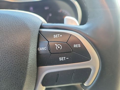 Used 2017 Jeep Grand Cherokee Limited image 19