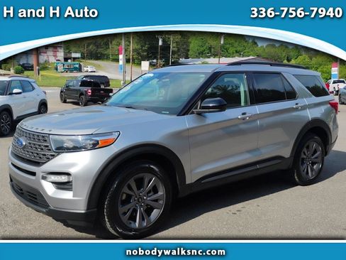 Used 2022 Ford Explorer XLT w/ Equipment Group 202A AWD/4WD image 1