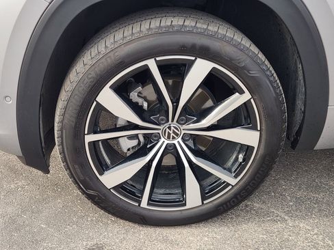 Used 2025 Volkswagen Atlas SEL Premium R-Line image 14