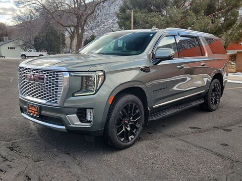 Used 2023 GMC Yukon XL Denali image 4