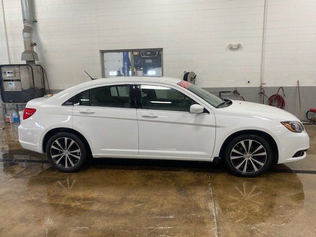 Used 2014 Chrysler 200 Touring w/ 200 S Group FWD image 1