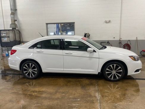 Used 2014 Chrysler 200 Touring w/ 200 S Group image 1