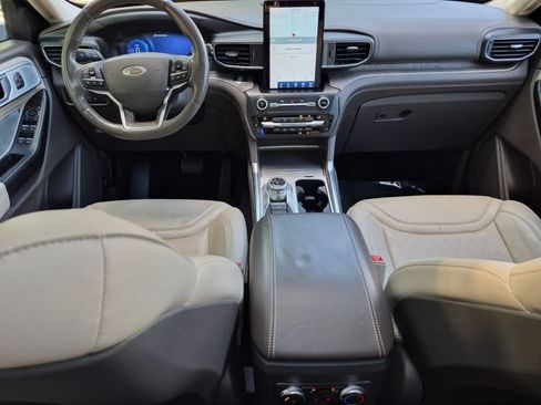 Used 2020 Ford Explorer Platinum w/ Premium Technology Package AWD/4WD image 13