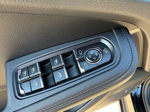 Certified 2026 Porsche Macan AWD/4WD image 19
